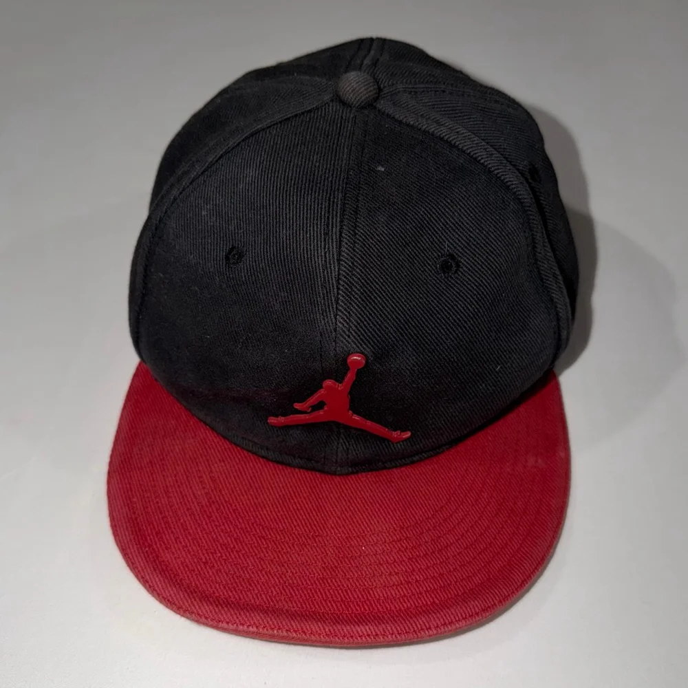 Nike Air Jordan Vintage Fitted Hat 7 3/8 Black Red Metal Jumpman Cap Bred Retro
